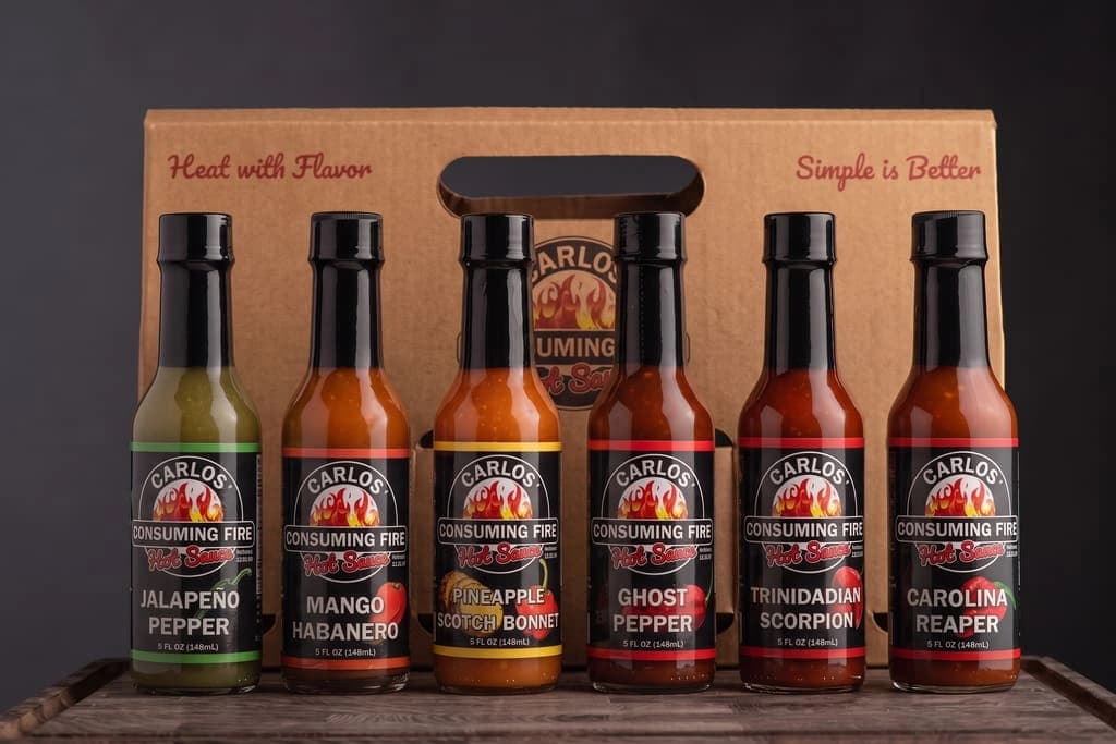 Ultimate Bundle Carlos’ Consuming Fire Hot Sauce, cu toate cele șase sticle de sos iute